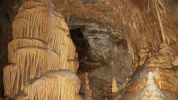 Lewis and Clark Caverns