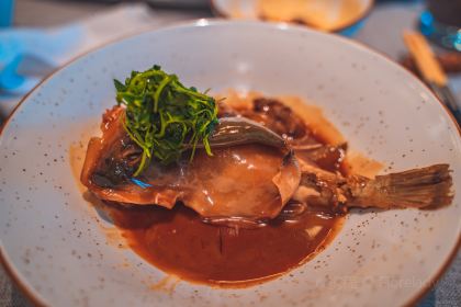 Xunwei Jinling Shiercai (Lao East Gate Store)