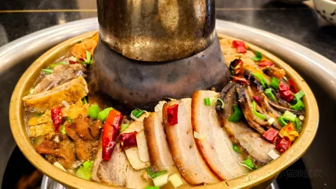 陆记源·青海土火锅(饮马街店) in Xining