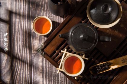 阿练哥正宗岚谷熏鹅