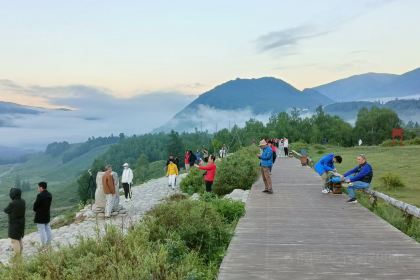 禾木神山图瓦部落餐厅