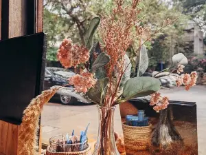 UF (UN-FASHION) Cafe