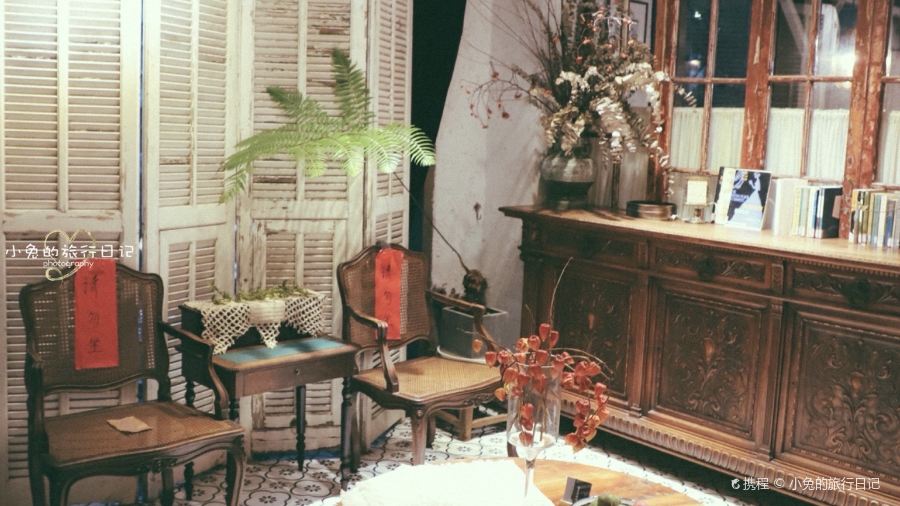 阁楼咖啡书吧茶餐厅