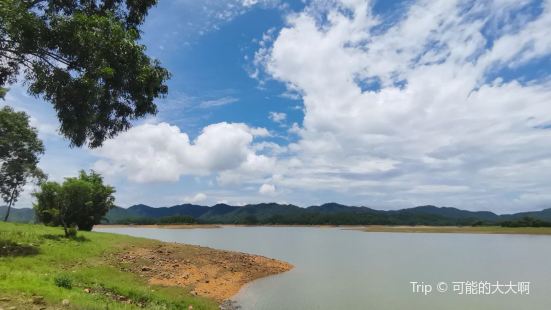 #国内浪漫旅行地 游千岛湖，是要坐船的。站在甲板上，我看到千