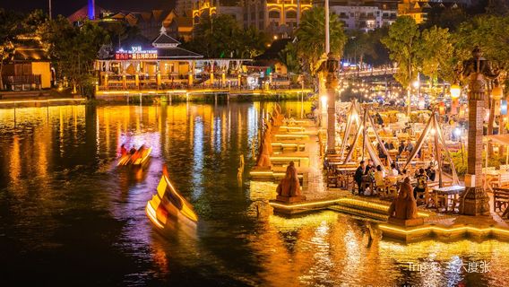 Mekong River Six States Floating Market