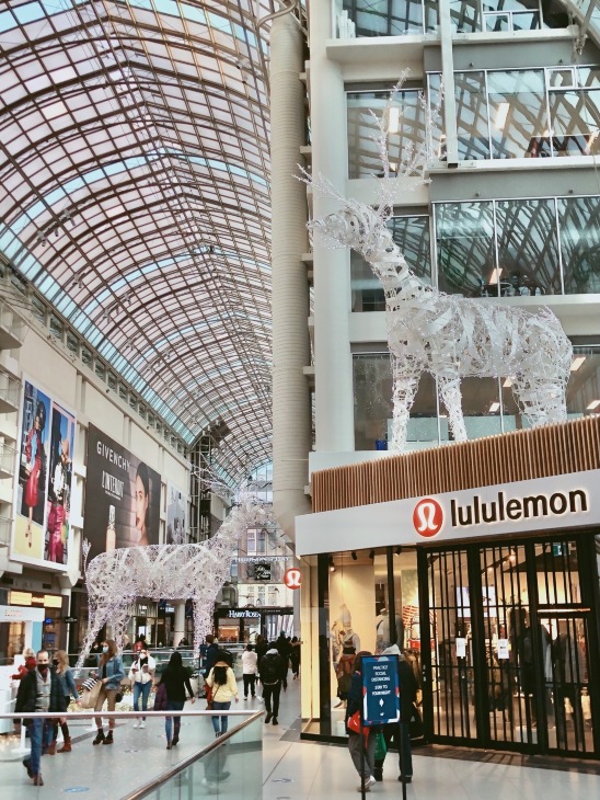 lululemon eaton centre hours