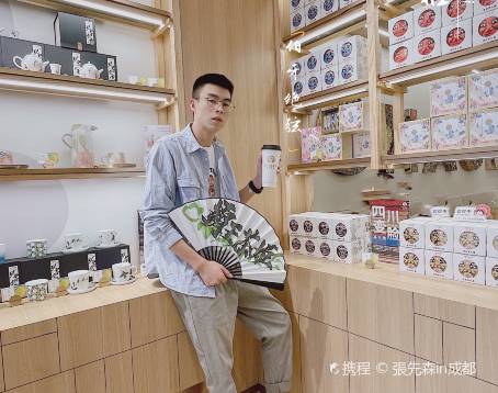 霸王茶姬(罗平兴龙街店)