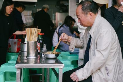 老五鸡丝豆花面粉