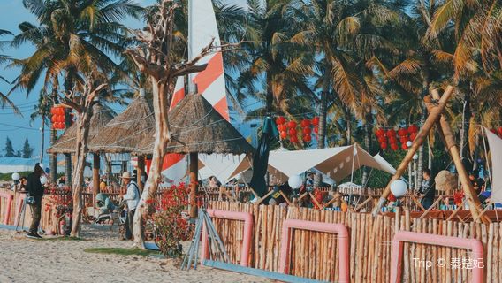 Longmu Bay Seaside Paradise