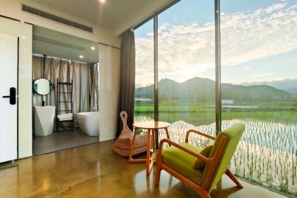 袁夫稻田火车餐厅