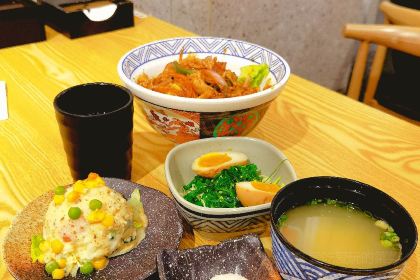 娜娜家の料理(仓山万达店)