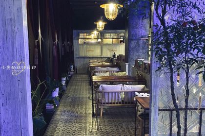 阁楼咖啡书吧茶餐厅