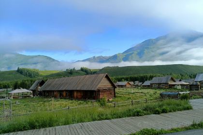 禾木神山图瓦部落餐厅