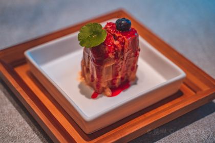 Xunwei Jinling Shiercai (Lao East Gate Store)