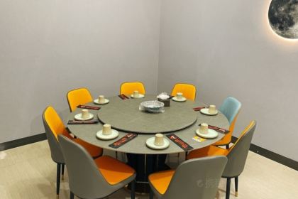 花儿宴会厅(新天地广场生活超市店)