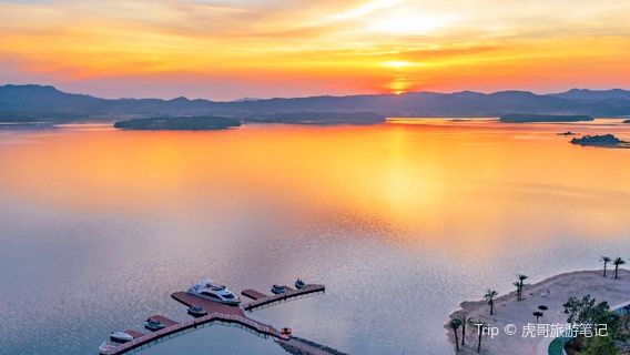 Baihehu Mingsheng Sceneic Area