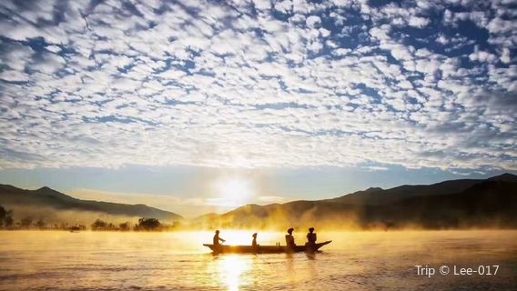 Road around Lugu Lake