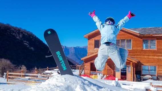 ATAI MOUNTAIN SNOW PARK+HELI-SKI