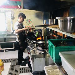 盐帮菌王府石锅鸡(鲁朗店) User Photo