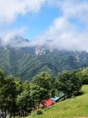 流峪寺村