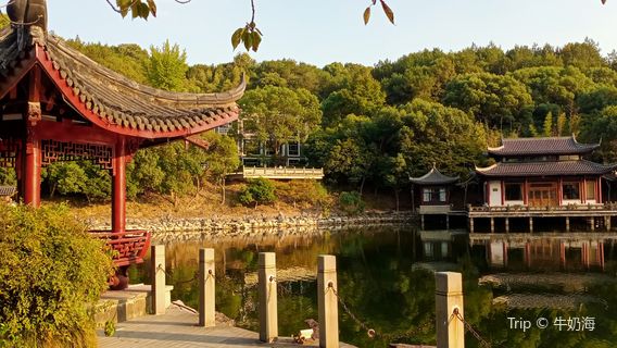 Dongminghu Park