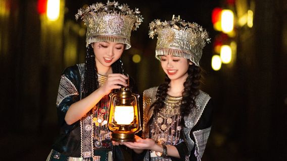 Miao Costume Experience in Fenghuang