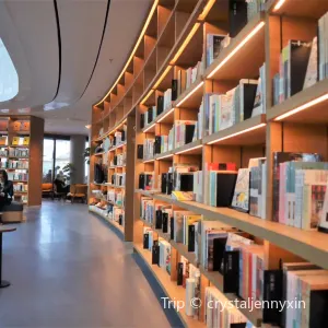 TSUTAYA BOOKSTORE 南港店