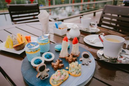 鲁能希尔顿酒店·铜鼓廊大堂吧