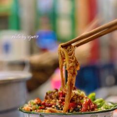 马路边边(云景店) User Photo