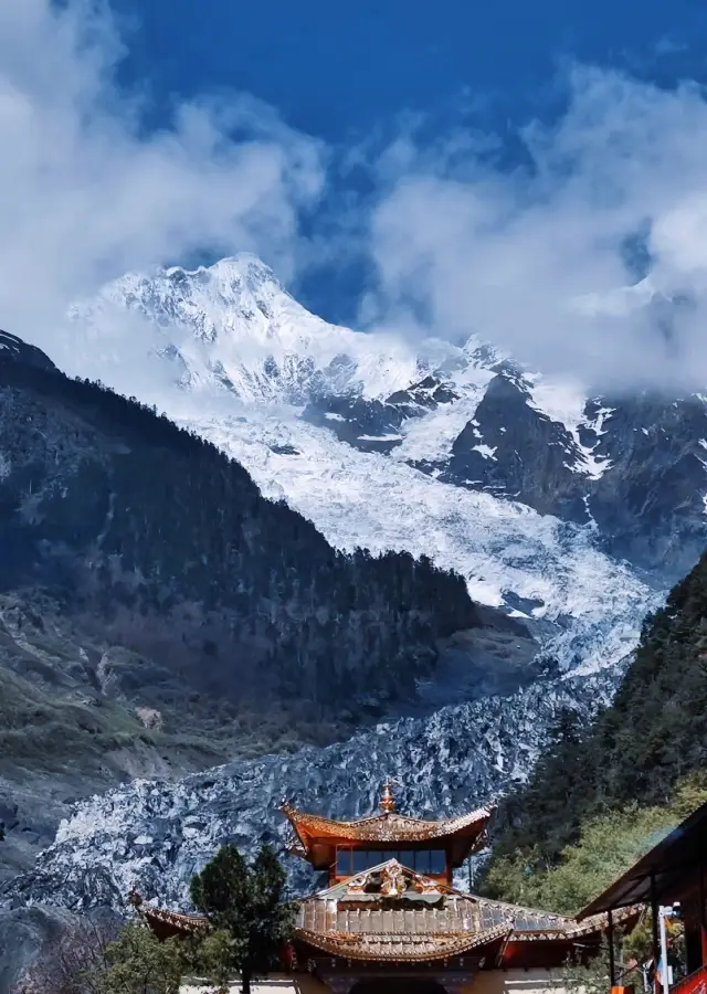 Sea of Clouds Sightseeing in Deqin