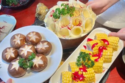 袁老四老火锅(郴州概念店)