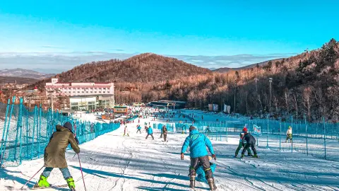 Skiing in Shangzhi attraction in Harbin