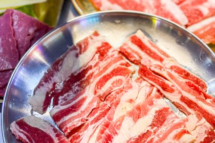 打卡探店炭燒烤肉•烤肉簽到店