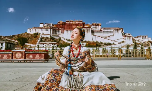 Tibetan Costume Experience in Lassa