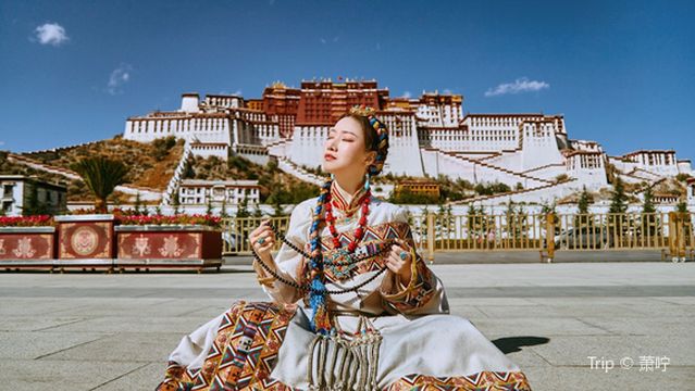 Tibetan Costume Experience in Lassa