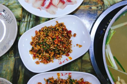 红翻天美食城