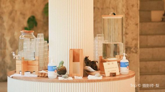 Baekhyeon-dong Cafe Street