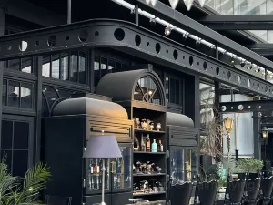 OBSIDIAN BAR