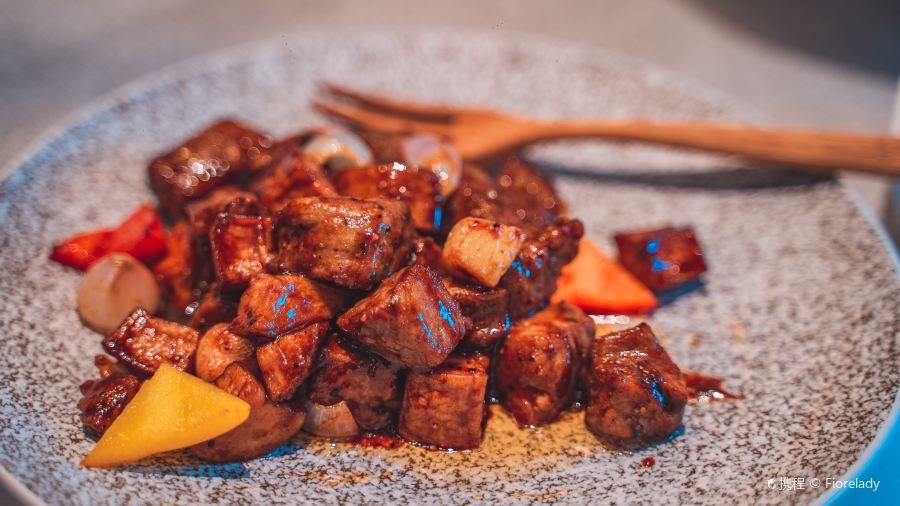 Xunwei Jinling Shiercai (Lao East Gate Store)