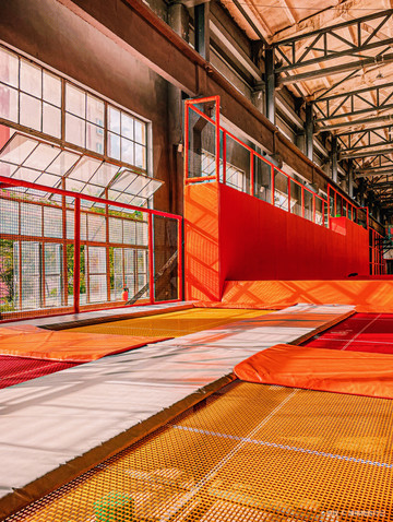 Must-visit Kunming M60 Creative Park! Industrial-style book wall