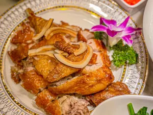 YAN JIANG HAINANESE CHICKEN RICE