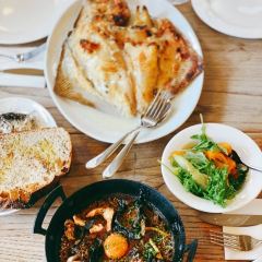 BRAT 여행 사진