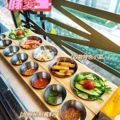 Tun Ai Fan · Fresh Pork Belly Cultural Restaurant 여행 사진