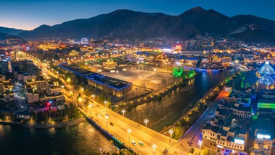 Contemporary Mountain Observation Deck