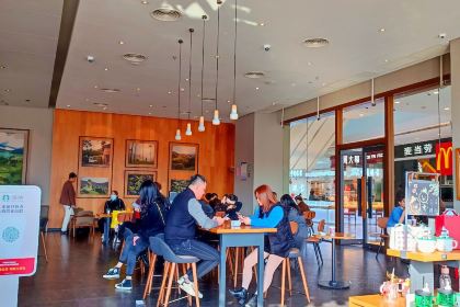 星巴克(泉州南安中骏世界城分店)