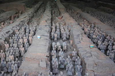 西安のシンボル、兵馬俑は世界の八大奇跡のひとつ。一号坑の壮観