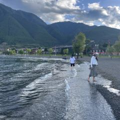 三色云河(泸沽湖大落水店) User Photo