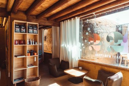 Dali Shuanglang Peasant Painting Society (Chicken Coop) Café