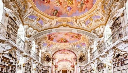 宫殿般精美的白色图书馆城堡世界的八大奇迹之一城堡在奥地利阿德