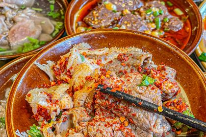 牛轰轰跷脚牛肉(百年传承店)